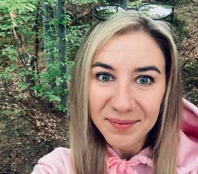 JULIA HOLEKSA
